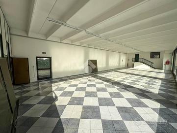 CAPANNONE A CALOLZIOCORTE