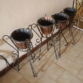 Portavasi in ferro lavorato