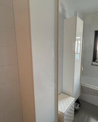 Mobili con ripiani. Colore bianco