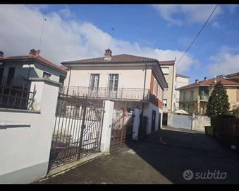 ASTI VICIN. PIAZZA DANTE € 16.000