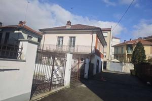 ASTI VICIN. PIAZZA DANTE € 16.000