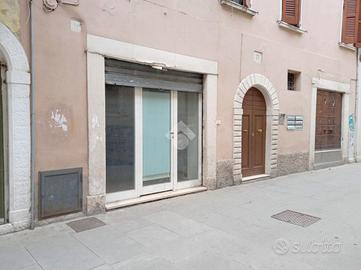 NEGOZIO A BRESCIA