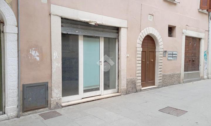 NEGOZIO A BRESCIA