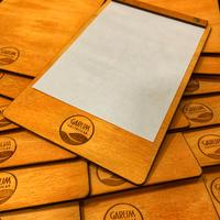 Portamenu in legno personalizzati