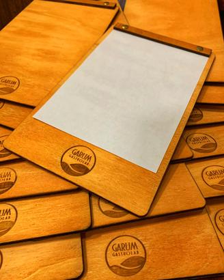 Portamenu in legno personalizzati