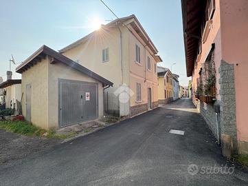 CASA SEMINDIPENDENTE A CASSOLNOVO