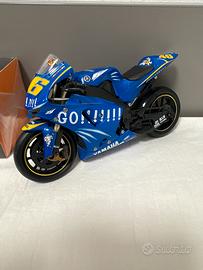 Minichamps 1/12 Yamaha YZR-M1 Moto GP 2004 #46 VR
