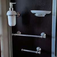 Accessori da bagno, porta asciugamani ecc