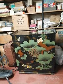 Mobile cinese laccato