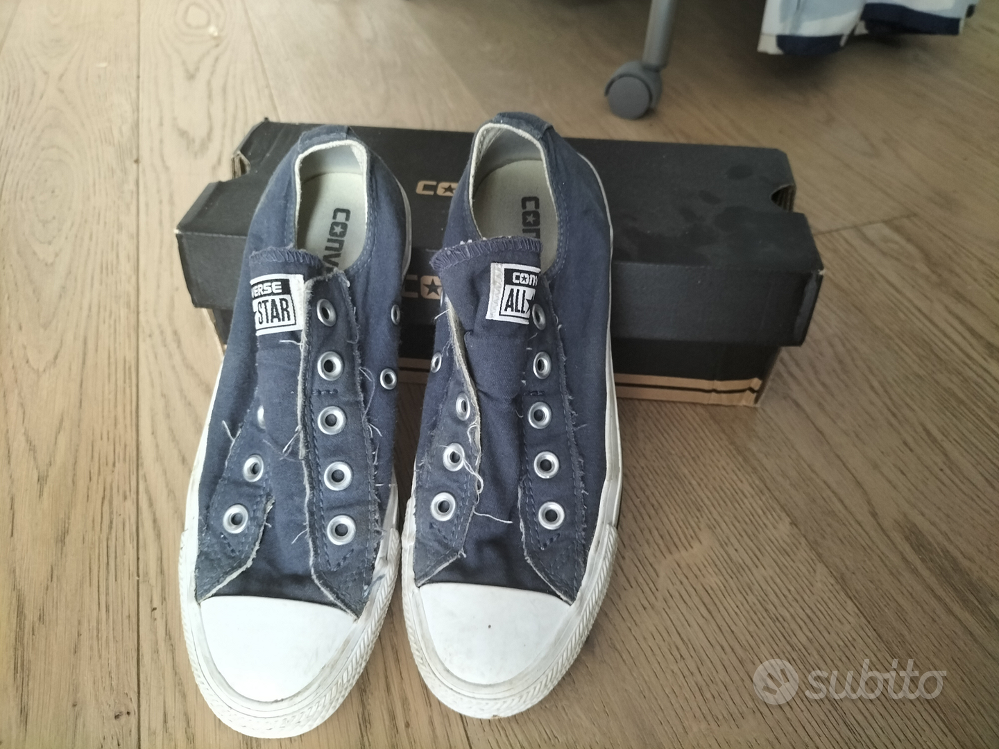 Converse senza lacci bianche sale