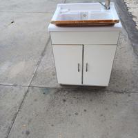 Mobiletti bagno con specchiera, vasca lavatoio