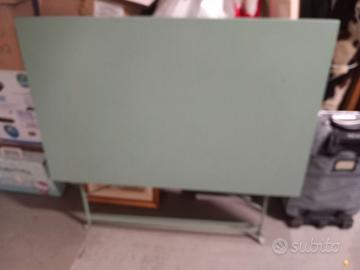 Tavolo richiudibile comodo