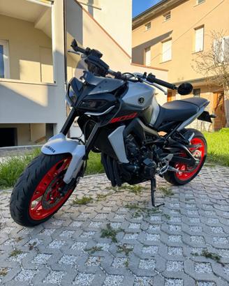 YAMAHA MT 09 Ice Fluo