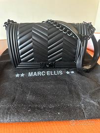 Borsa nera con tracolla