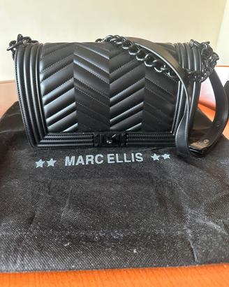 Borsa nera con tracolla