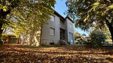 Casa indipendente con 2000 mq di giardino a Cesena