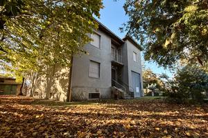 Casa indipendente con 2000 mq di giardino a Cesena