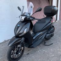 Piaggio Beverly 400 HPE Deep Black
