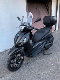 Piaggio Beverly 400 HPE Deep Black