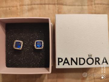 Orecchini pandora punto luce quadrato blu
