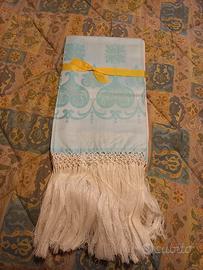 Asciugamani da bagno con frange 