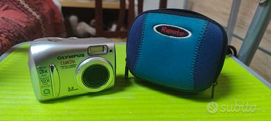 Varie macchine fotografiche e videocamera vintage 