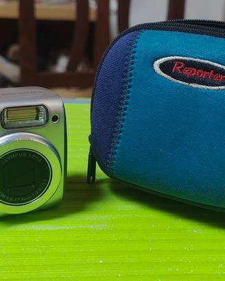Varie macchine fotografiche e videocamera vintage 