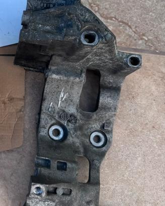 Supporto Pompa alta press /alternatore