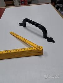 Maniglione nero in ferro battuto