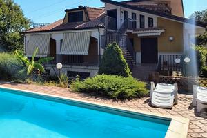 A 1 km dal centro di Atripalda villa con giardino