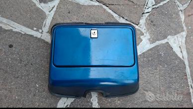 Portaoggetti e fianchetto motore Vespa
