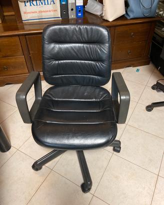 Due Poltrone da ufficio in pelle