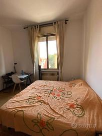 Stanza in appartamento di 130 m² a Bologna