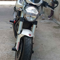 Ducati Monster 696 plus carbonio