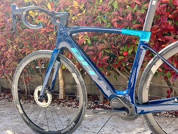 Bicicletta a pedalata assistita BH CORE CARBON