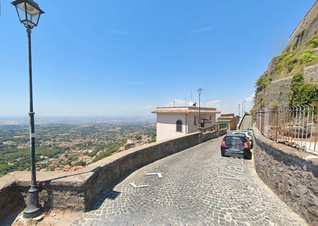 ROCCA DI PAPA bilocale ARREDATO CON BALCONE