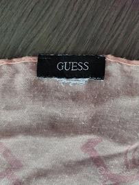 Sciarpa Guess di colore rosa