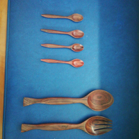 Utensili da cucina thailandesi in teak naturale