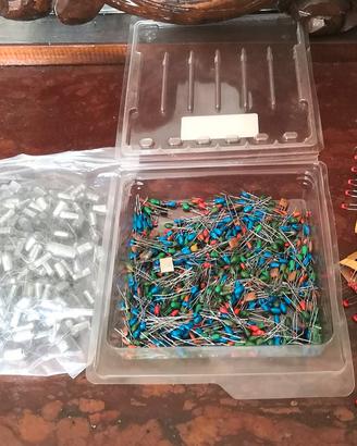 Condensatori a film metallico e ceramici 