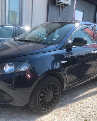 LANCIA Ypsilon 1.0 FireFly Hybrid