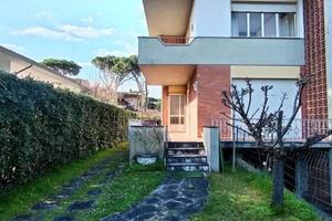 Villa di 150 m² con più di 5 locali a Pietrasanta