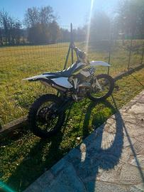 MOTO HUSQUARNA TC 125