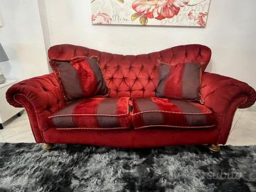 Divano in velluto.