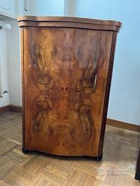 Macchina da cucire con mobile in pregiato legno di