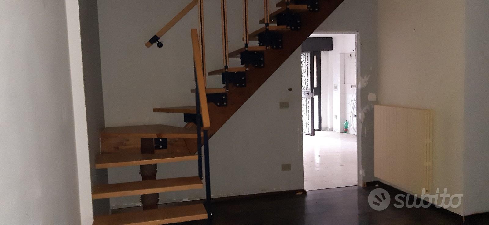 Macchia Gialla / Casa indipendente su 3 livelli