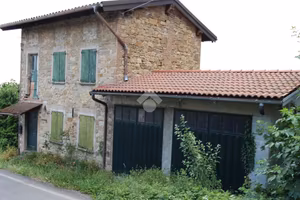CASA INDIPENDENTE A CARPINETI