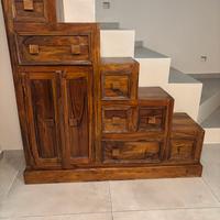 Cassettiera a gradini in legno massello
