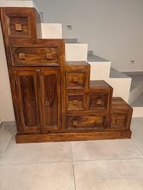 Cassettiera a gradini in legno massello