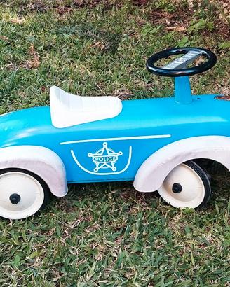 Giocattolo automobile vintage bambino