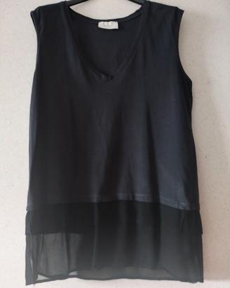 Maglia smanicata  nera con fondo in tulle doppio